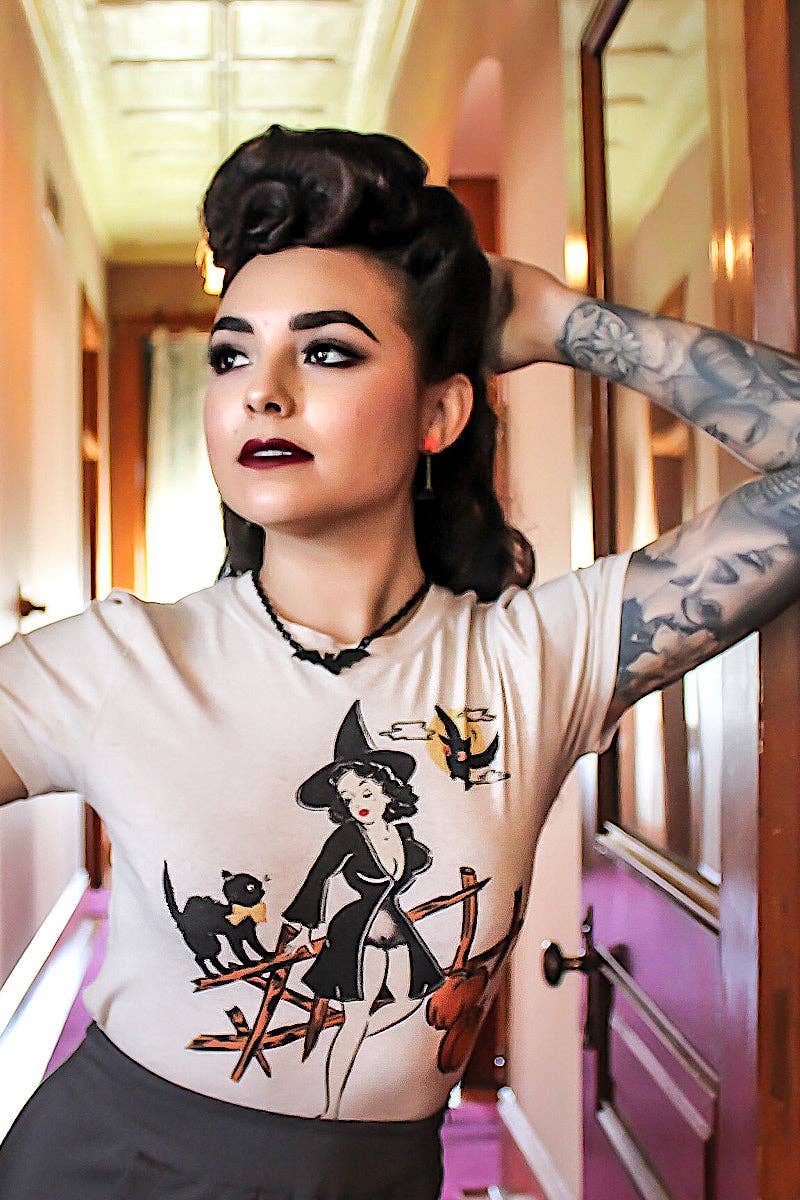 Spooky story Fitted Tee in Ivory