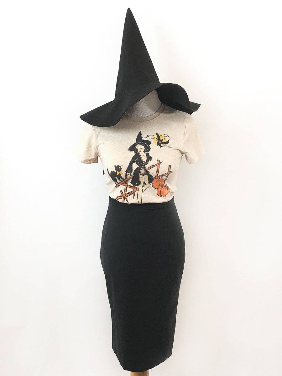 Spooky story Fitted Tee in Ivory