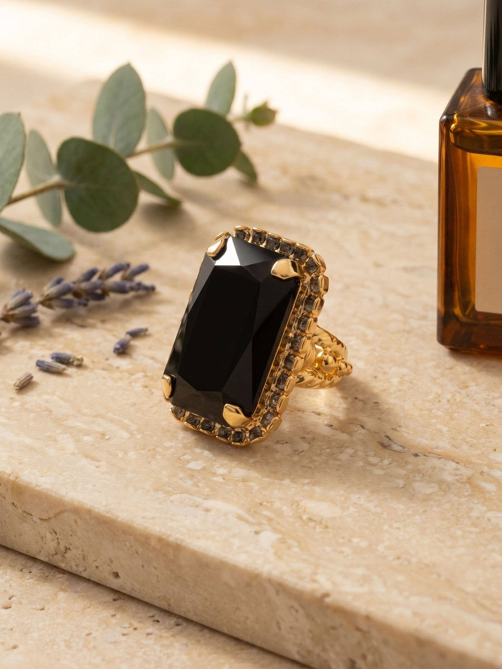 SORRELLI Luxurious Emerald-Cut Cocktail Ring