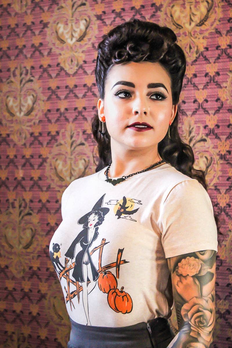 Spooky story Fitted Tee in Ivory