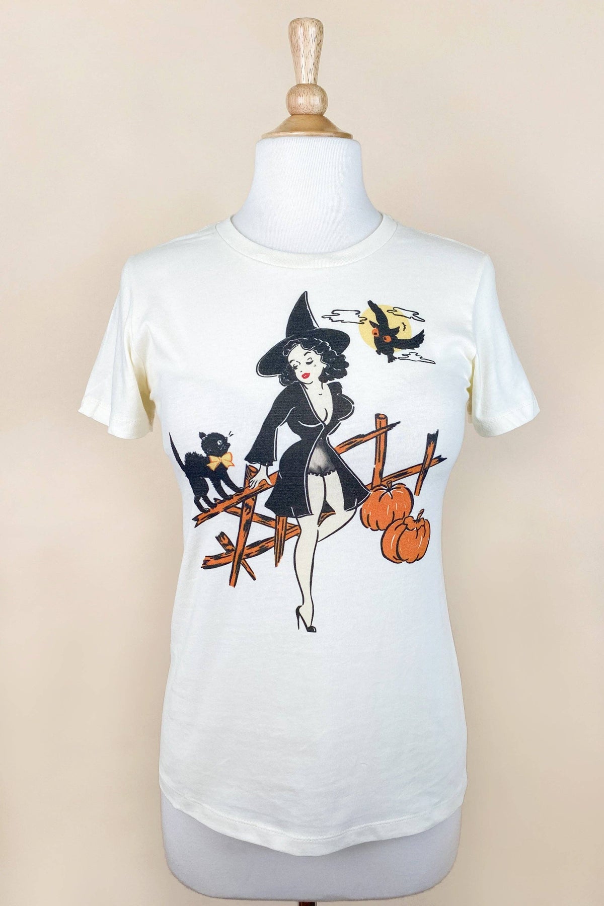 Spooky story Fitted Tee in Ivory