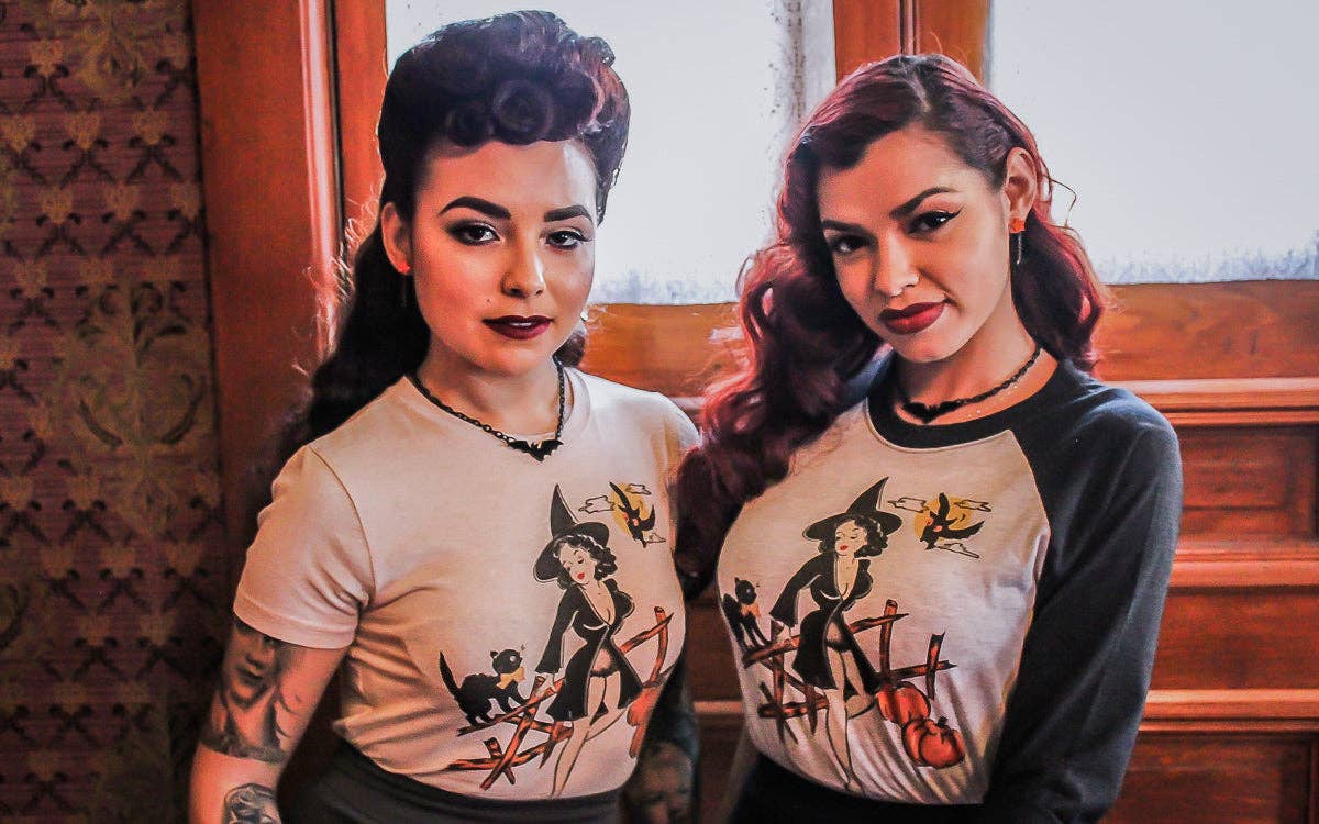 Spooky story Fitted Tee in Ivory